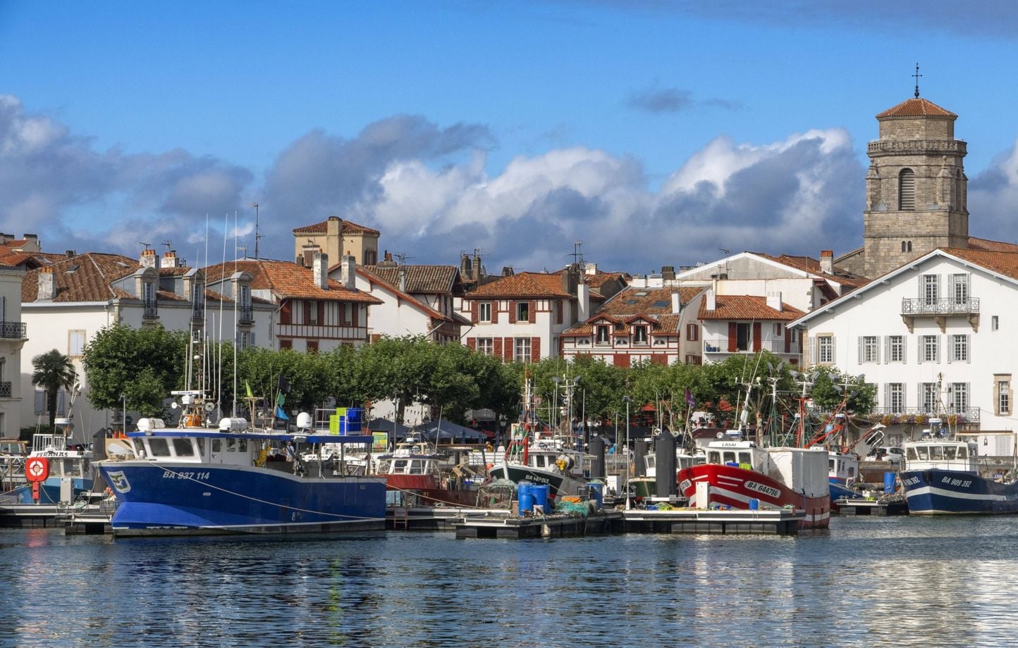 Un barco pesquero se hundió tras colisionar con un barco Un barco pesquero se hundió tras colisionar con un barco